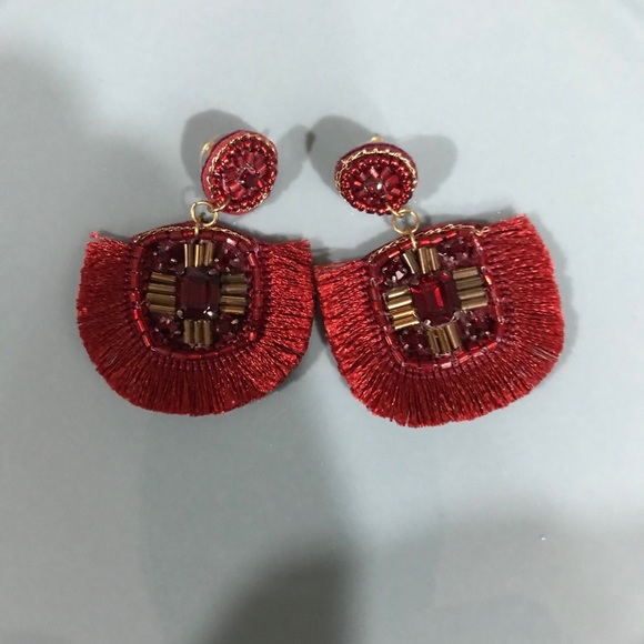 Jewelry - NWT 💕pretty red earrings..
